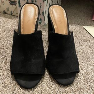 Black chunky strapless heels